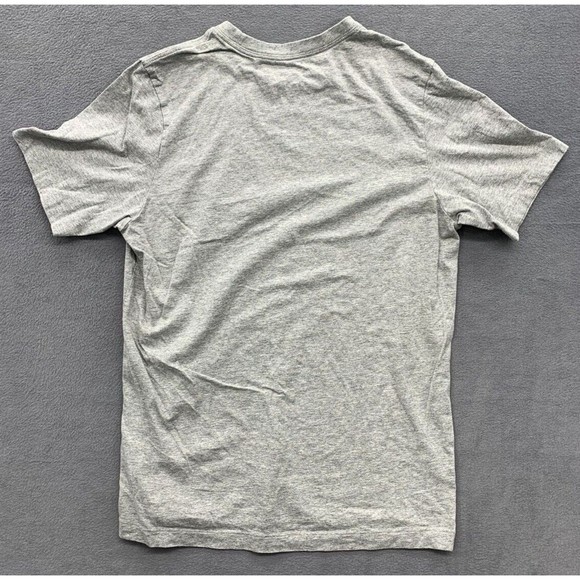 The Nike Tee Graphic T-Shirt Men's Medium Gray Logo Swoosh Crew Neck AR5006-063 - Picture 3 of 10